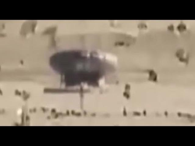 UFO landed in Saudi Arabia and aliens came out of the ship