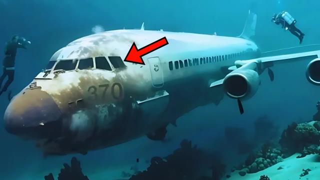 Divers Spot Sunken Plane On Ocean Floor, They Turn Pale After Swimming Inside