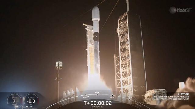 Blastoff! SpaceX launches next-gen SpainSat NG I satellite from Florida