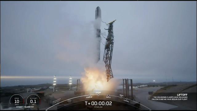 Blastoff! SpaceX launches 21 Starlink satellites from California, nails landing