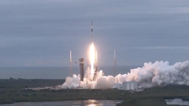 Blastoff! SpaceX launches 21 Starlink satellites from Florida, nails landing