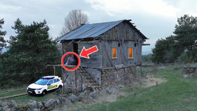 Millionaire's Widow Lives In This Old Trailer. Cops Turn Pale When They See This Inside