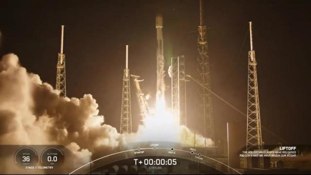 Blastoff! SpaceX launches Starlink batch, nails 300th booster landing!