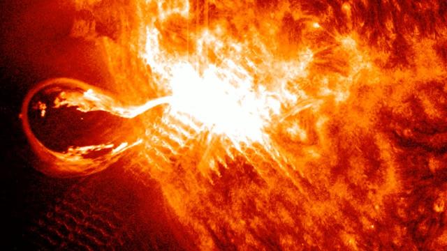 Sun blasts massive X4.5-class solar flare - See spacecraft views!