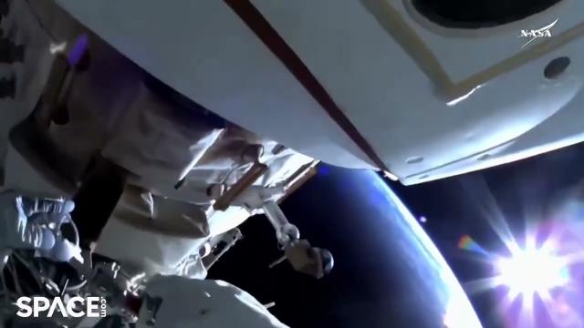 NASA astronaut Suni Williams sees orbital sunrise during spacewalk - Time-lapse