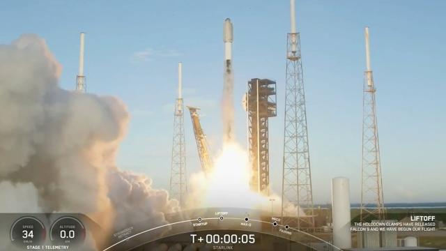 Blastoff! SpaceX launches Starlink batch on booster's 22nd flight, nails landing