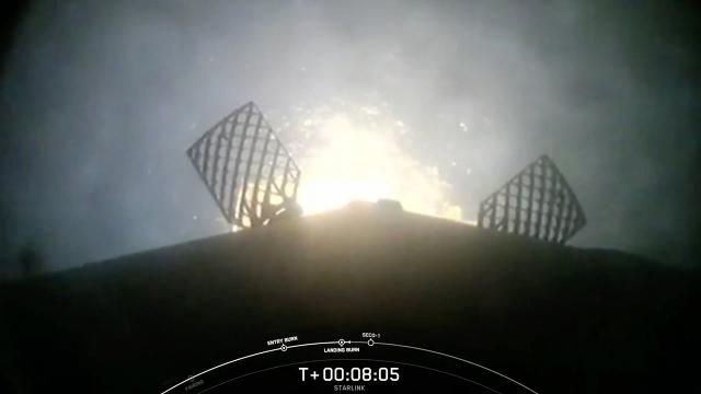 SpaceX launches 21 Starlink satellites - See Max Q to booster landing