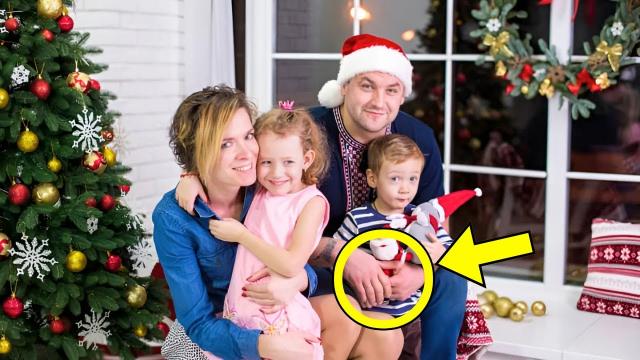 Woman Wants A Divorce Right Away After Seeing This Christmas Photo - Can You See Why?