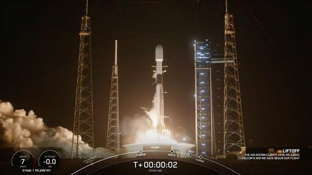 Blastoff! SpaceX launches 23 Starlink satellites from Florida, nails landing