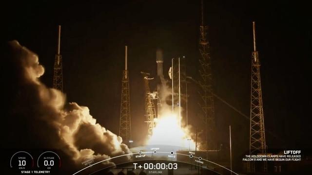 Blastoff! SpaceX launches Starlink satellites with direct-to-cell capabilities, nails landing
