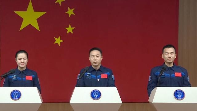 China's Shenzhou 19 crew speaks at introduction event