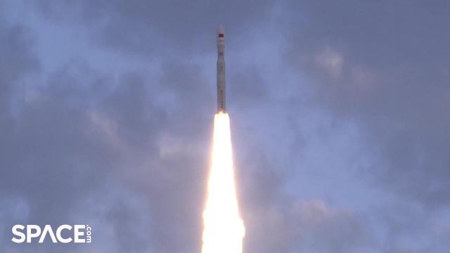 Blastoff! China's Lijian-1 Y4 rocket launches 5 satellites