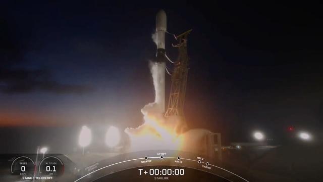 Blastoff! SpaceX launches 23 Starlink satellites from Vandenberg