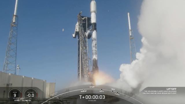 Liftoff! SpaceX launches 24 Starlink satellites from Florida, nails landing