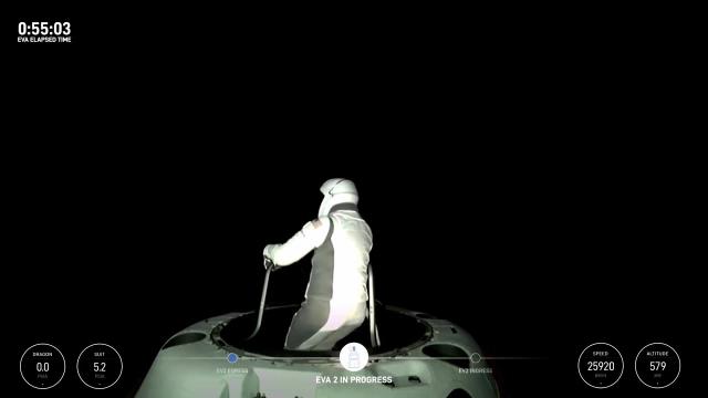 SpaceX Polaris Dawn spacewalk! See Sarah Gillis exit Dragon spacecraft