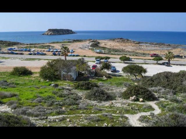 Large deposits of amphorae found at Agios Georgios