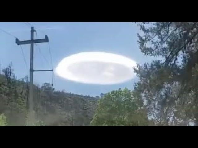 Highly suspect saucer shaped cloud formation filmed over Brazil and other amazing sightings