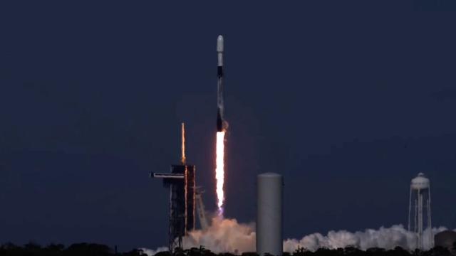 Blastoff! SpaceX launches SiriusXM satellite from Florida, nails landing