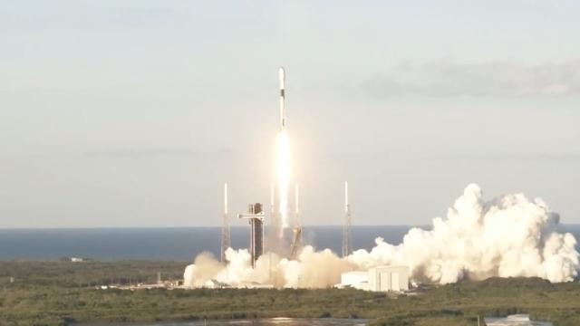 Blastoff! SpaceX launch Starlink batch from Florida, lands booster on droneship